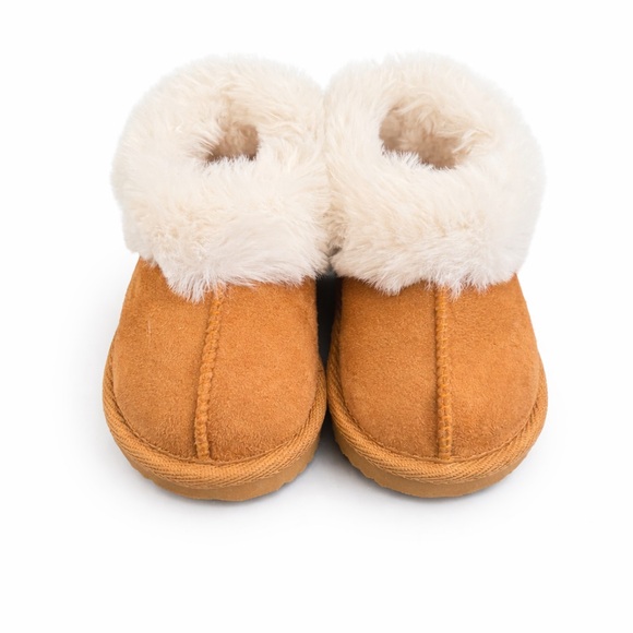 wonder nation Other - Wonder Nation Tan Kids Slippers
